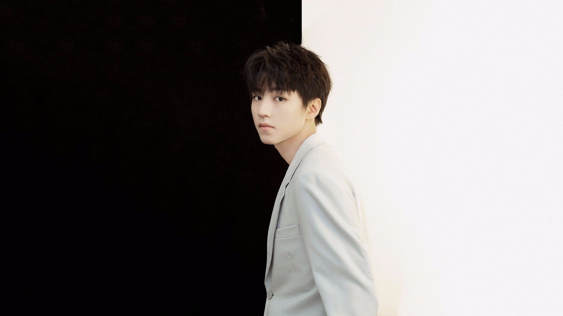 广州队球员在比赛中表现稳定,取得胜利,广州队球员在比赛中表现稳定,取得胜利的是谁